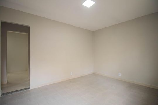 Sala de casa para alugar com 2 quartos, 53m² em Colubandê, São Gonçalo