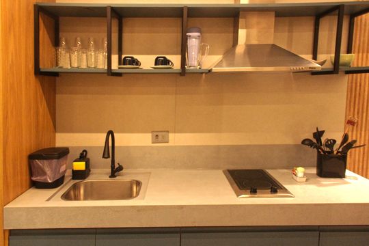 Cozinha e Área de Serviço de kitnet/studio para alugar com 1 quarto, 45m² em Ponta da Praia, Santos