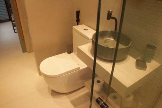 Banheiro de kitnet/studio para alugar com 1 quarto, 45m² em Ponta da Praia, Santos