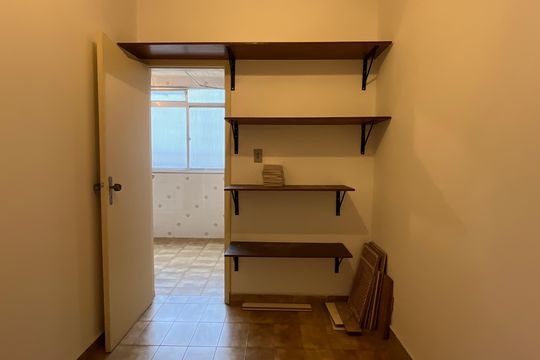 Quarto de Serviço de apartamento para alugar com 2 quartos, 135m² em Boqueirão, Santos
