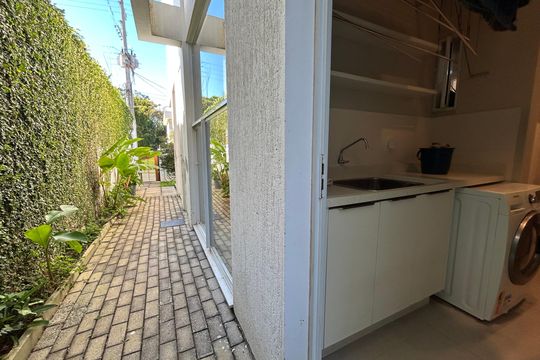 Área de Serviço de casa para alugar com 3 quartos, 140m² em Lagoa da Conceição, Florianópolis