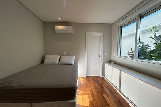 Quarto 1 de casa para alugar com 3 quartos, 140m² em Lagoa da Conceição, Florianópolis