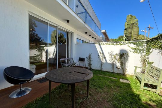 Jardim de casa para alugar com 3 quartos, 140m² em Lagoa da Conceição, Florianópolis