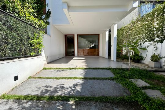 Garagem de casa para alugar com 3 quartos, 140m² em Lagoa da Conceição, Florianópolis