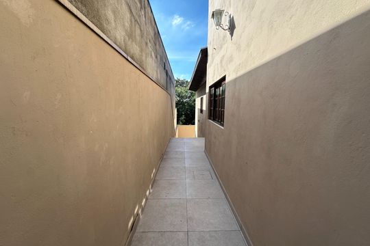 Área externa de casa para alugar com 3 quartos, 150m² em Loteamento Villa Branca, Jacareí