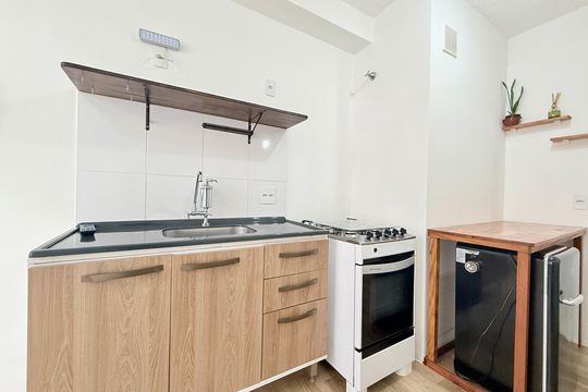 Cozinha  de apartamento para alugar com 1 quarto, 24m² em Santo Amaro, São Paulo