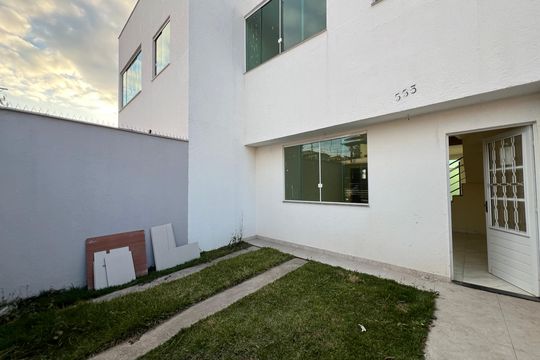 Casa à venda com 3 quartos, 130m² em Copacabana, Belo Horizonte