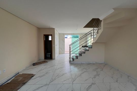 Casa à venda com 3 quartos, 130m² em Copacabana, Belo Horizonte