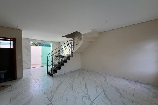 Casa à venda com 3 quartos, 130m² em Copacabana, Belo Horizonte