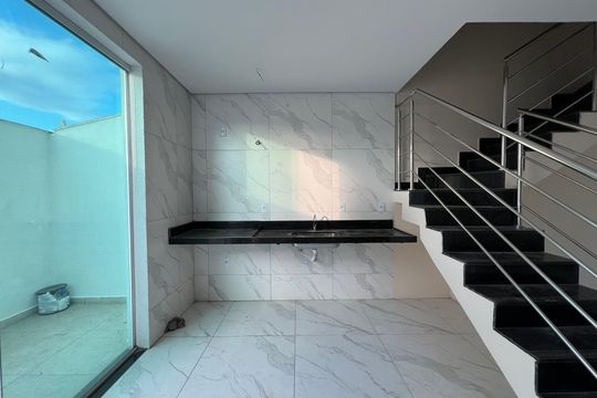 Casa à venda com 3 quartos, 130m² em Copacabana, Belo Horizonte