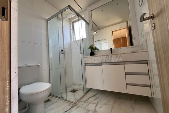 banheiro 2 de apartamento à venda com 2 quartos, 73m² em Vila da Serra, Nova Lima