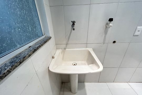 Área de Serviço de casa para alugar com 4 quartos, 195m² em Honório Gurgel, Rio de Janeiro