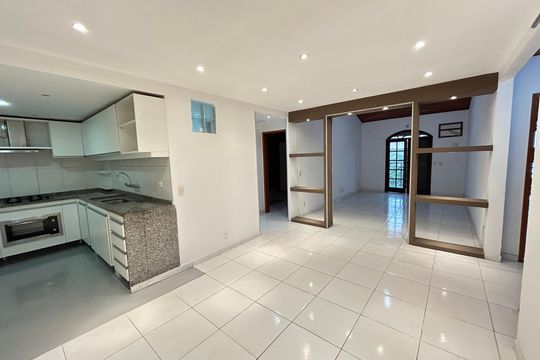 Sala 2 de casa para alugar com 4 quartos, 195m² em Honório Gurgel, Rio de Janeiro