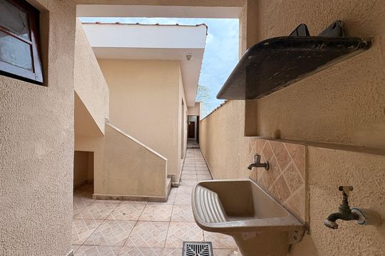 Lavanderia de casa à venda com 2 quartos, 125m² em Jardim Santo André, Santo André