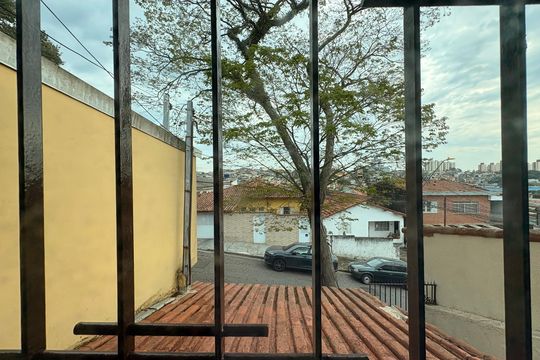 Vista da sala de casa à venda com 2 quartos, 125m² em Jardim Santo André, Santo André