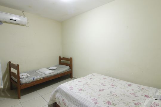 Quarto de casa de condomínio para alugar com 4 quartos, 220m² em Porto do Carro, Cabo Frio