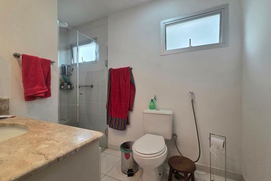 Banheiro da Suíte de apartamento à venda com 3 quartos, 90m² em Itaim Bibi, São Paulo