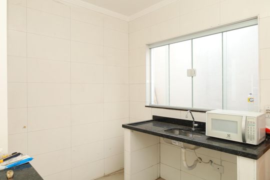 Cozinha de casa de condomínio para alugar com 2 quartos, 70m² em Jardim Lucinda, São Paulo