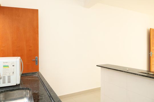 Cozinha de casa de condomínio para alugar com 2 quartos, 70m² em Jardim Lucinda, São Paulo