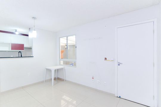 Sala de apartamento para alugar com 2 quartos, 45m² em Jardim Ansalca, Guarulhos