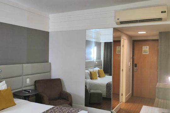 Sala de kitnet/studio para alugar com 1 quarto, 28m² em Serra, Belo Horizonte