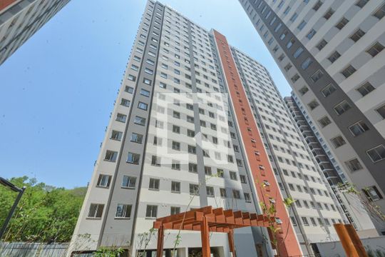 Fachada de apartamento para alugar com 2 quartos, 34m² em Usina Piratininga, São Paulo