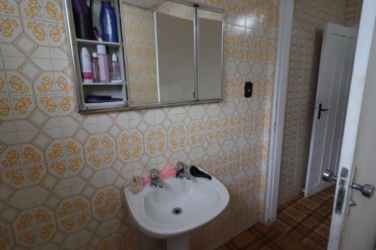 Banheiro de casa à venda com 3 quartos, 380m² em Iapi, Osasco