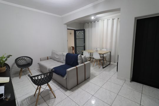 Sala de casa à venda com 3 quartos, 380m² em Iapi, Osasco