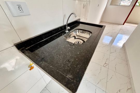 Cozinha de apartamento à venda com 2 quartos, 37m² em Vila Guilhermina, São Paulo