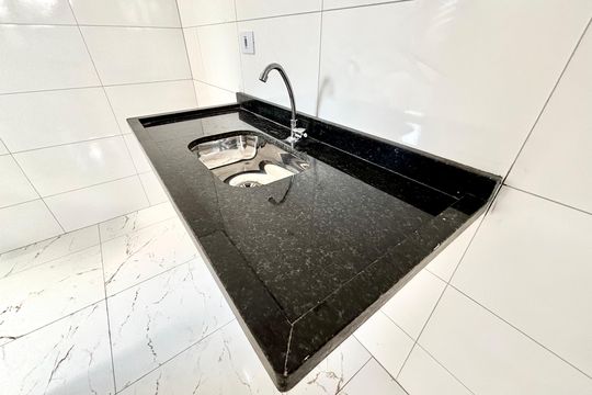 Cozinha de apartamento à venda com 2 quartos, 37m² em Vila Guilhermina, São Paulo