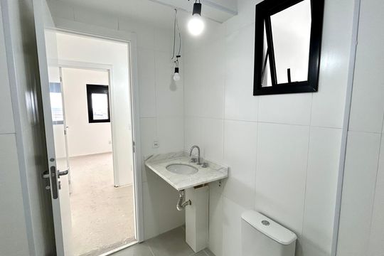 Banheiro 1 de apartamento à venda com 2 quartos, 83m² em Jardim Flor da Montanha, Guarulhos