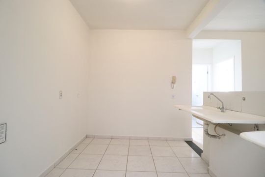 Cozinha de apartamento para alugar com 2 quartos, 50m² em Shopping Park, Uberlândia
