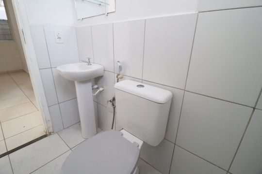 Banheiro Social de apartamento para alugar com 2 quartos, 50m² em Shopping Park, Uberlândia