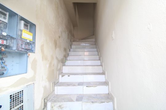 Escada de apartamento para alugar com 1 quarto, 45m² em Jardim Morais Prado, São Paulo