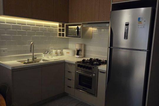 Cozinha de apartamento para alugar com 1 quarto, 56m² em Alphaville Industrial, Barueri