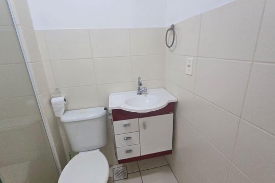 Banheiro de apartamento à venda com 2 quartos, 50m² em Santíssimo, Rio de Janeiro