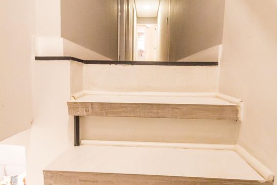 Escada de casa à venda com 2 quartos, 150m² em Parque Viana, Barueri