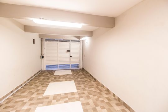Garagem de casa à venda com 2 quartos, 150m² em Parque Viana, Barueri