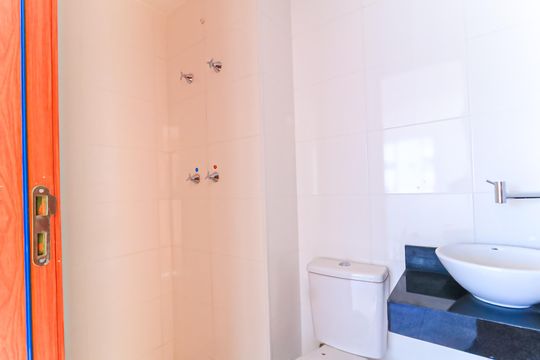 Banheiro de apartamento para alugar com 2 quartos, 36m² em Inhaúma, Rio de Janeiro