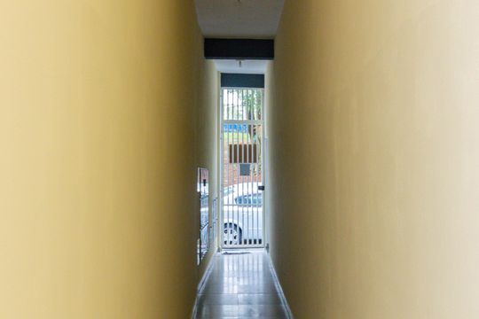 Corredor Entrada/Saída de casa de condomínio para alugar com 1 quarto, 70m² em Vila Zat, São Paulo