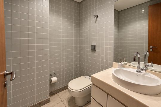 Banheiro de apartamento à venda com 3 quartos, 211m² em Estoril, Belo Horizonte