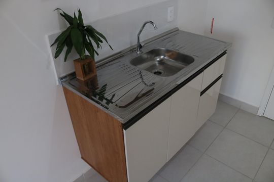 Cozinha de apartamento para alugar com 1 quarto, 27m² em Parque Industrial Tomas Edson, São Paulo