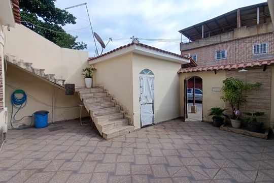 Garagem de casa para alugar com 3 quartos, 95m² em Andrade Araujo, Belford Roxo