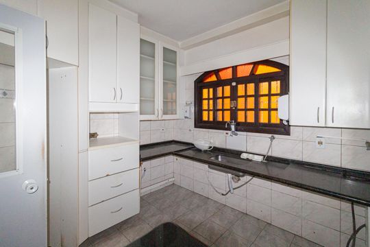 Cozinha de casa para alugar com 5 quartos, 276m² em Santo Antônio, Osasco