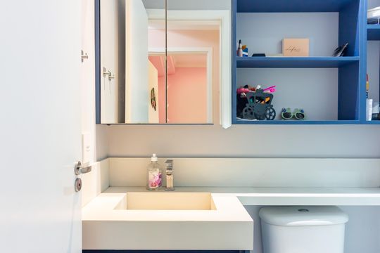 Banheiro de apartamento à venda com 2 quartos, 46m² em Ayrosa, Osasco