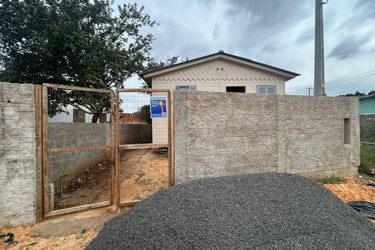 Fachada de casa para alugar com 2 quartos, 35m² em Mathias Velho, Canoas