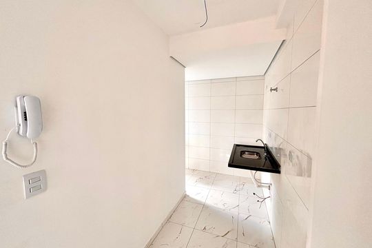 Cozinha de apartamento à venda com 2 quartos, 37m² em Vila Guilhermina, São Paulo