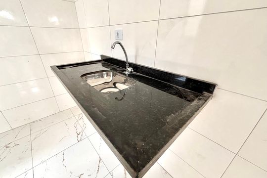 Cozinha de apartamento à venda com 2 quartos, 37m² em Vila Guilhermina, São Paulo