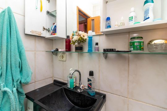Banheiro de apartamento à venda com 2 quartos, 49m² em Jardim Antartica, São Paulo