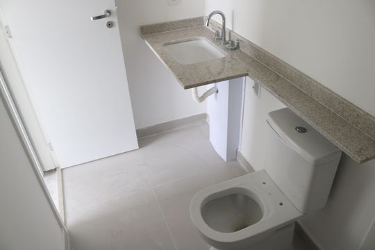 Banheiro 3 de apartamento à venda com 3 quartos, 136m² em Água Branca, São Paulo